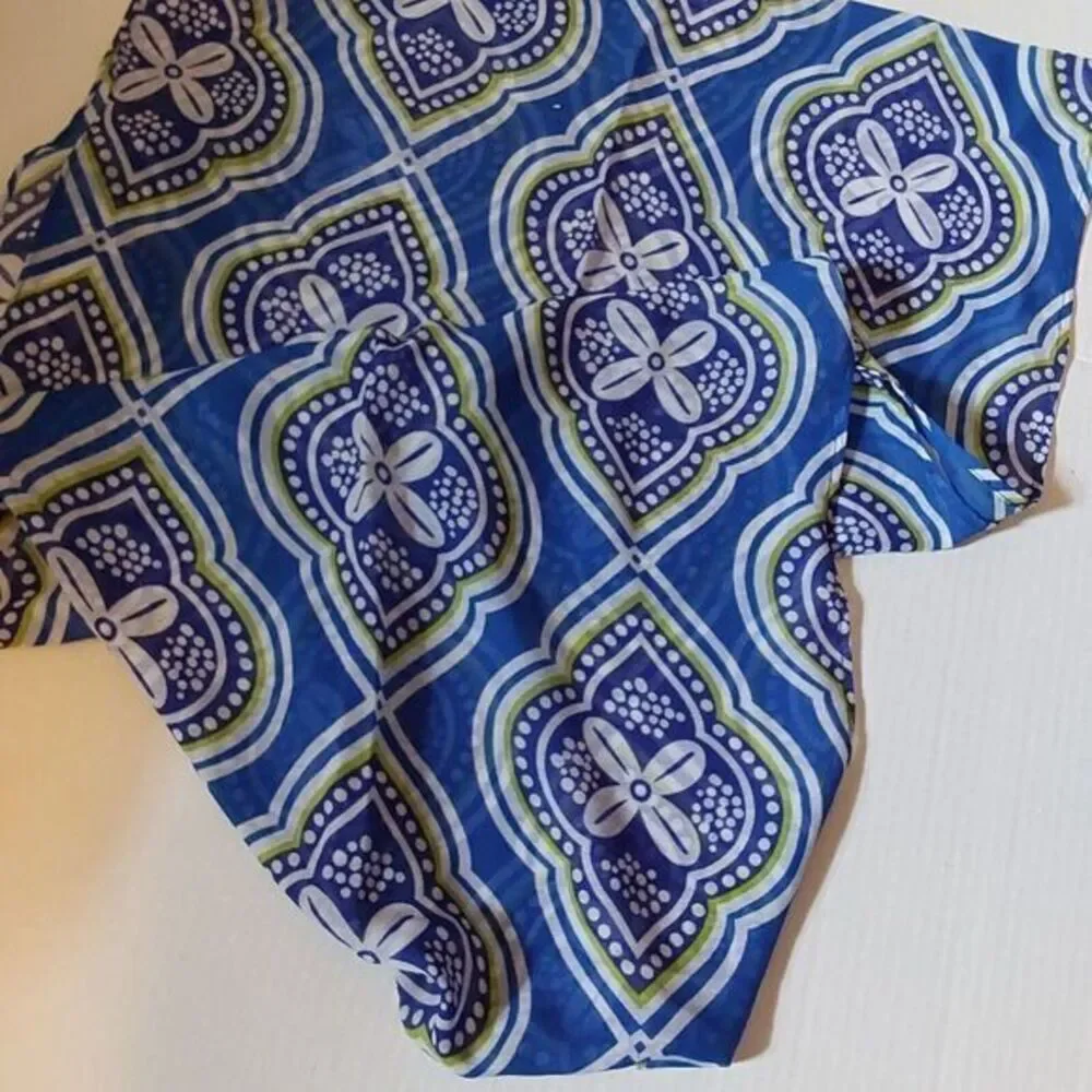 NWT G! Womens Beautiful Infinity Polyester Scarf, Colors of Blue,‎ White & Green